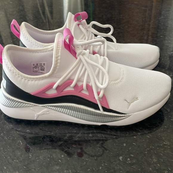 Brand new puma sneakers - Picture 1 of 3